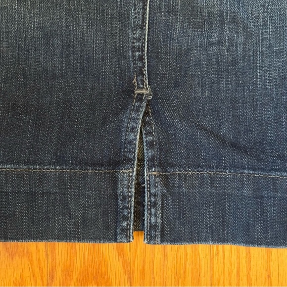 Levi’s Denim Dark Wash Skirt Women’s Size 4 - Picture 7 of 11